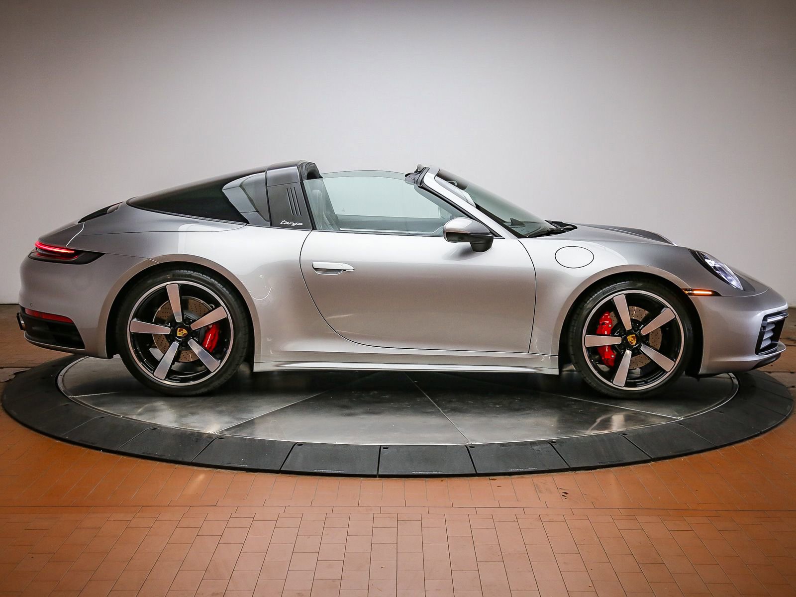 Certified 2023 Porsche 911 Targa 4S AWD/4WD image 30