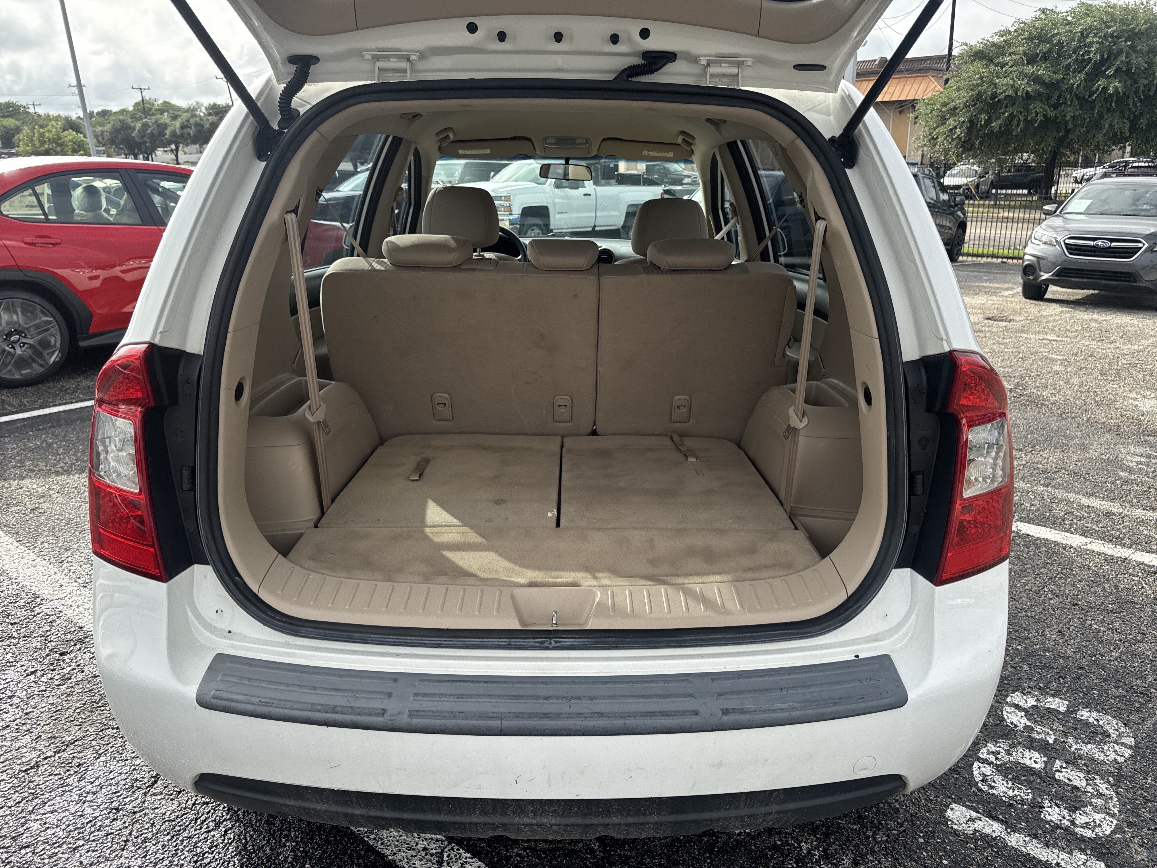 Used 2009 Kia Rondo LX FWD image 32