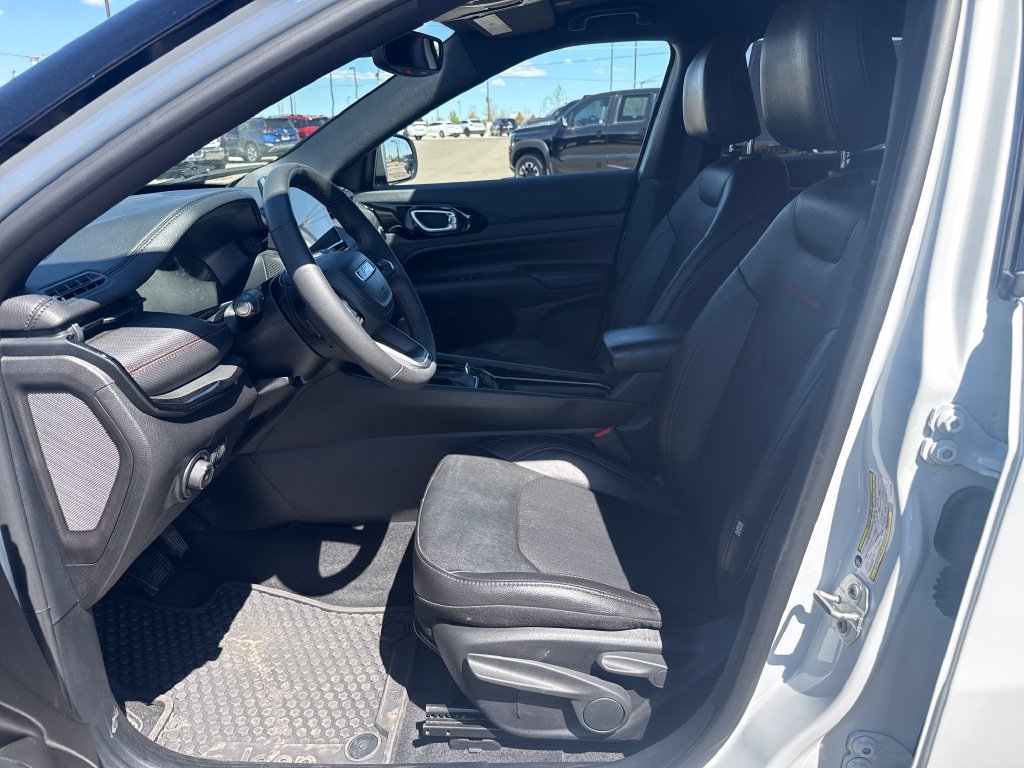 Used 2025 Jeep Compass Trailhawk AWD/4WD image 24