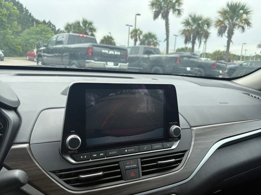 Used 2025 Nissan Altima 2.5 SV image 16