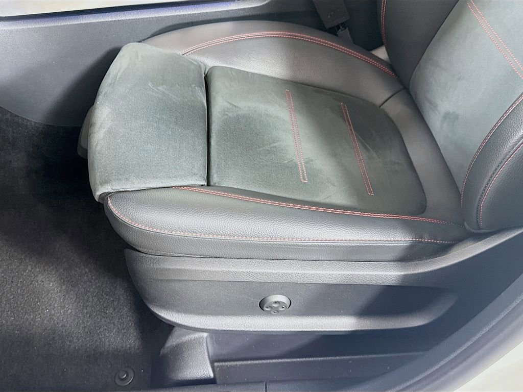 Used 2021 Mercedes-Benz GLB 250 image 22