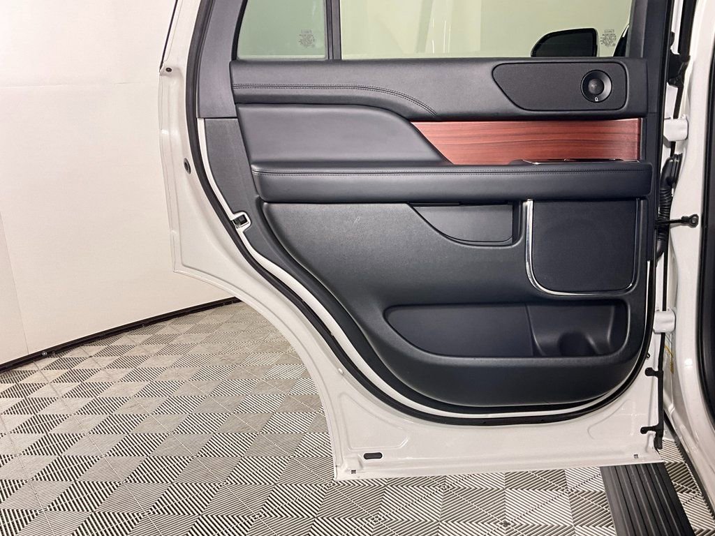 Used 2024 Lincoln Navigator Premiere image 26