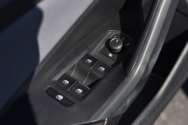 Certified 2025 Volkswagen Jetta SE image 8