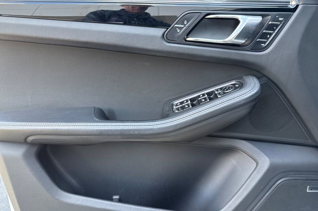 Used 2015 Porsche Macan S AWD/4WD image 11