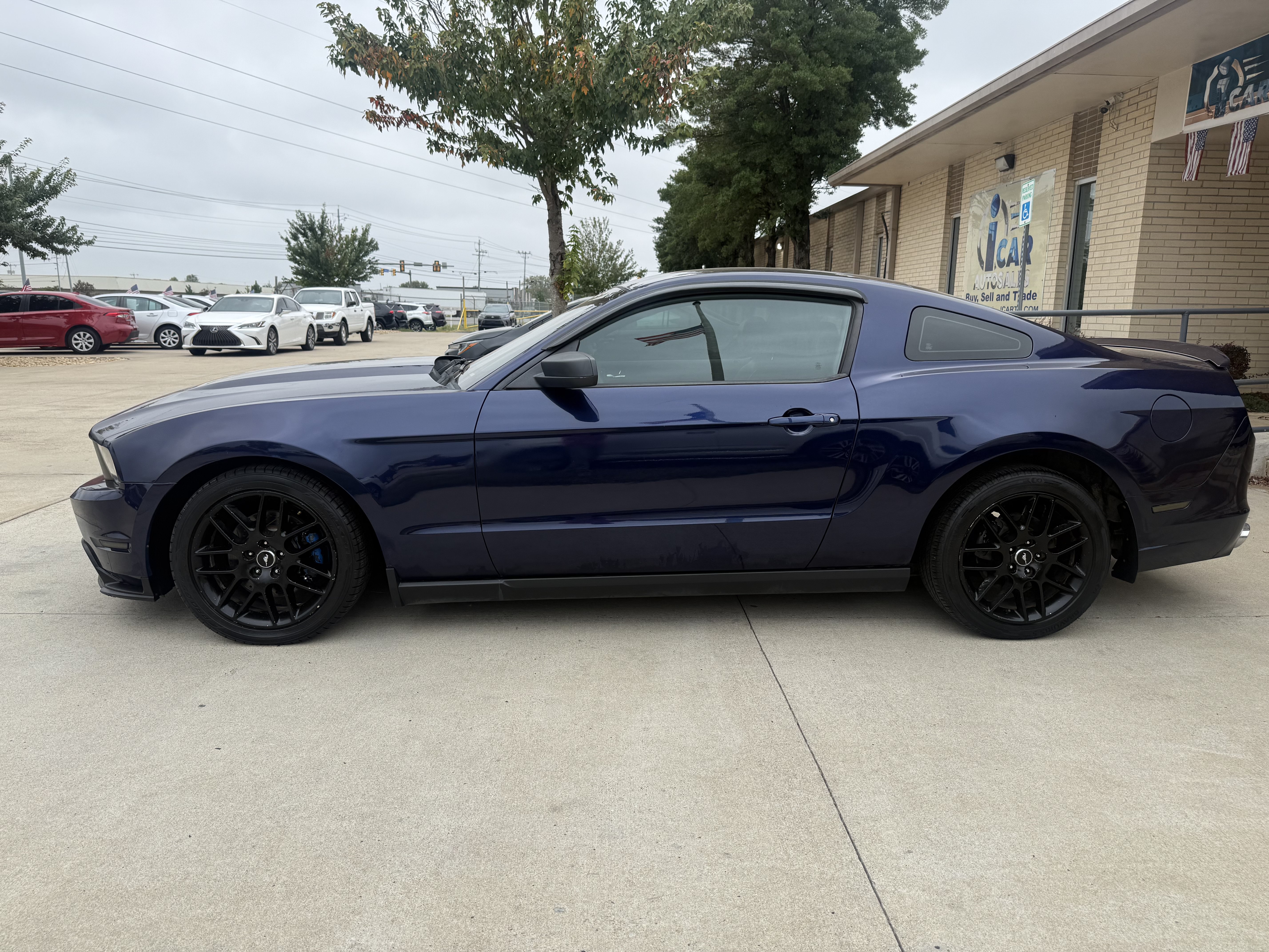 Used 2012 Ford Mustang Premium RWD image 4