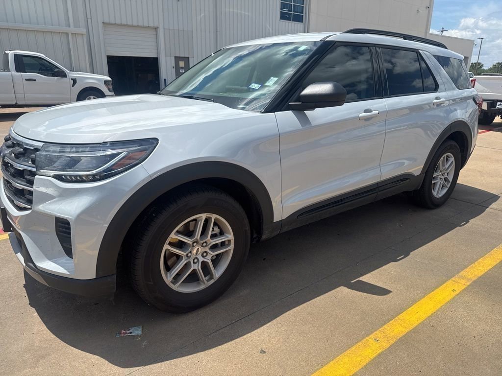 Used 2026 Ford Explorer Active RWD image 1