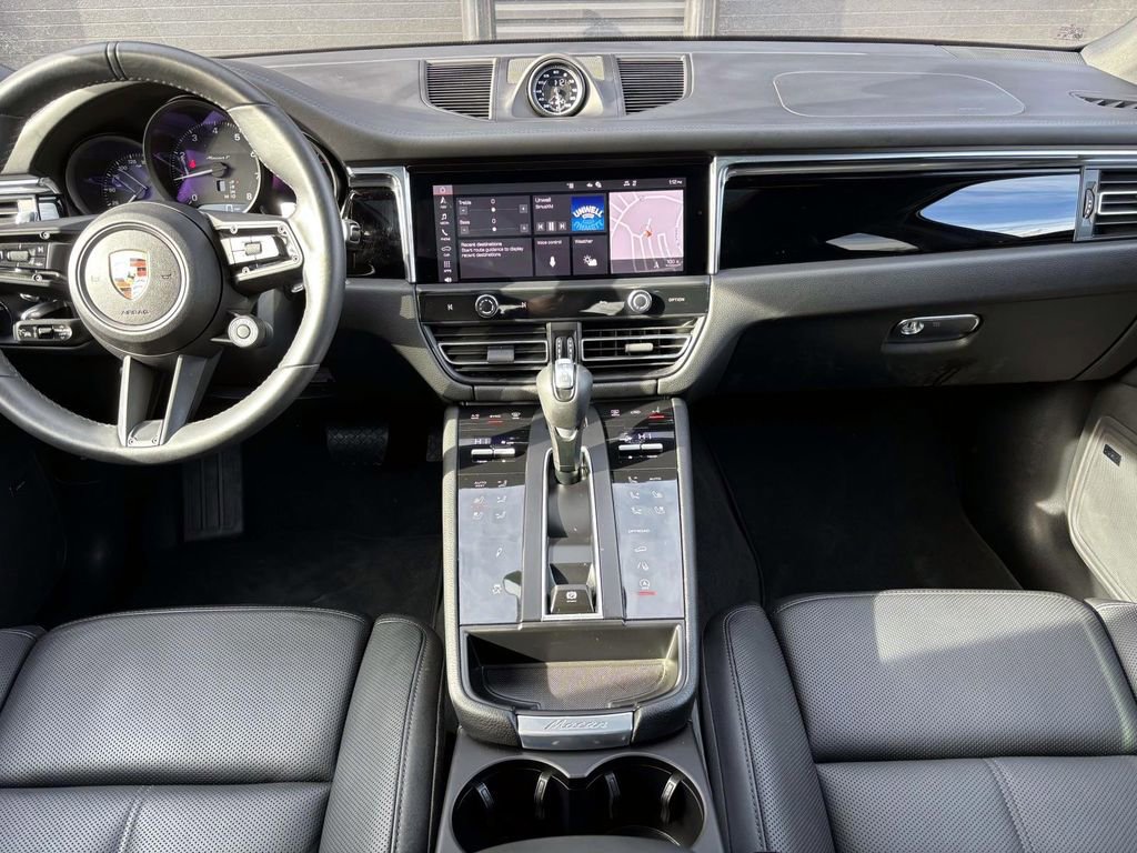 Used 2025 Porsche Macan Turbo image 18