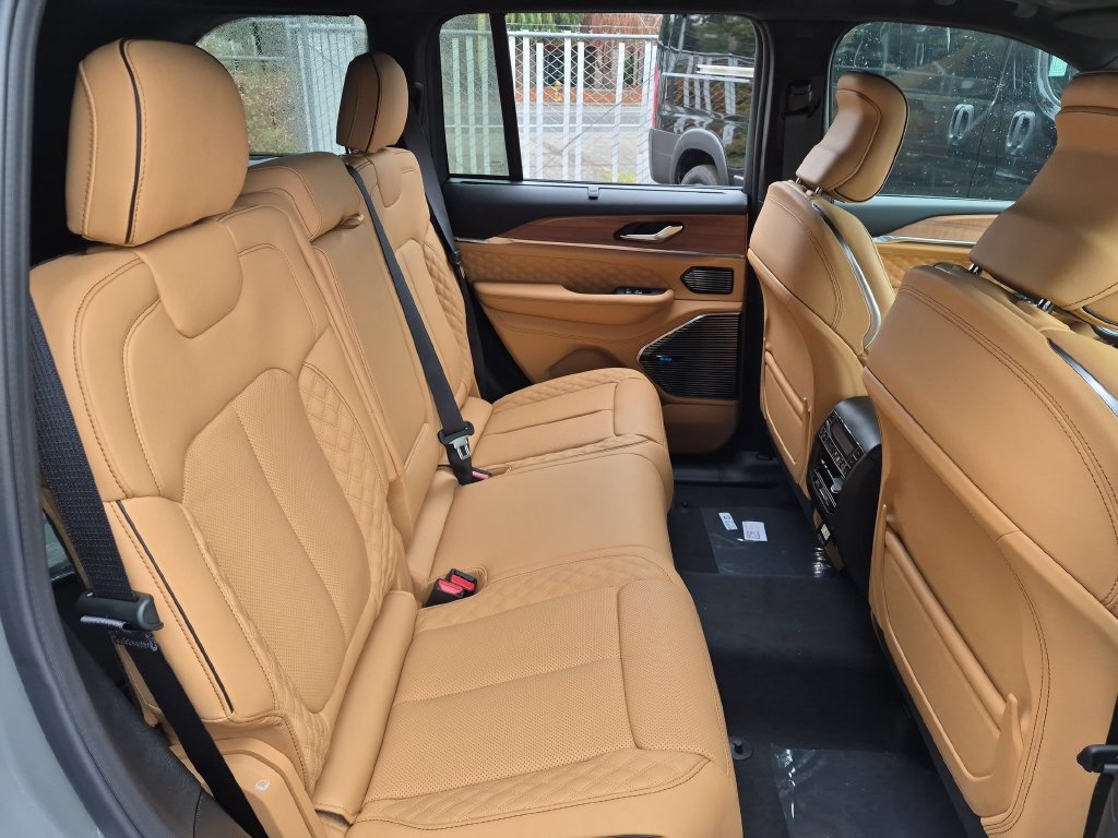 New 2027 Jeep Grand Cherokee Summit AWD/4WD image 15