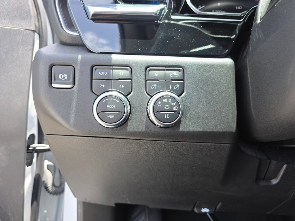 Used 2025 GMC Sierra 2500 SLT w/ SLT Premium Package AWD/4WD image 30