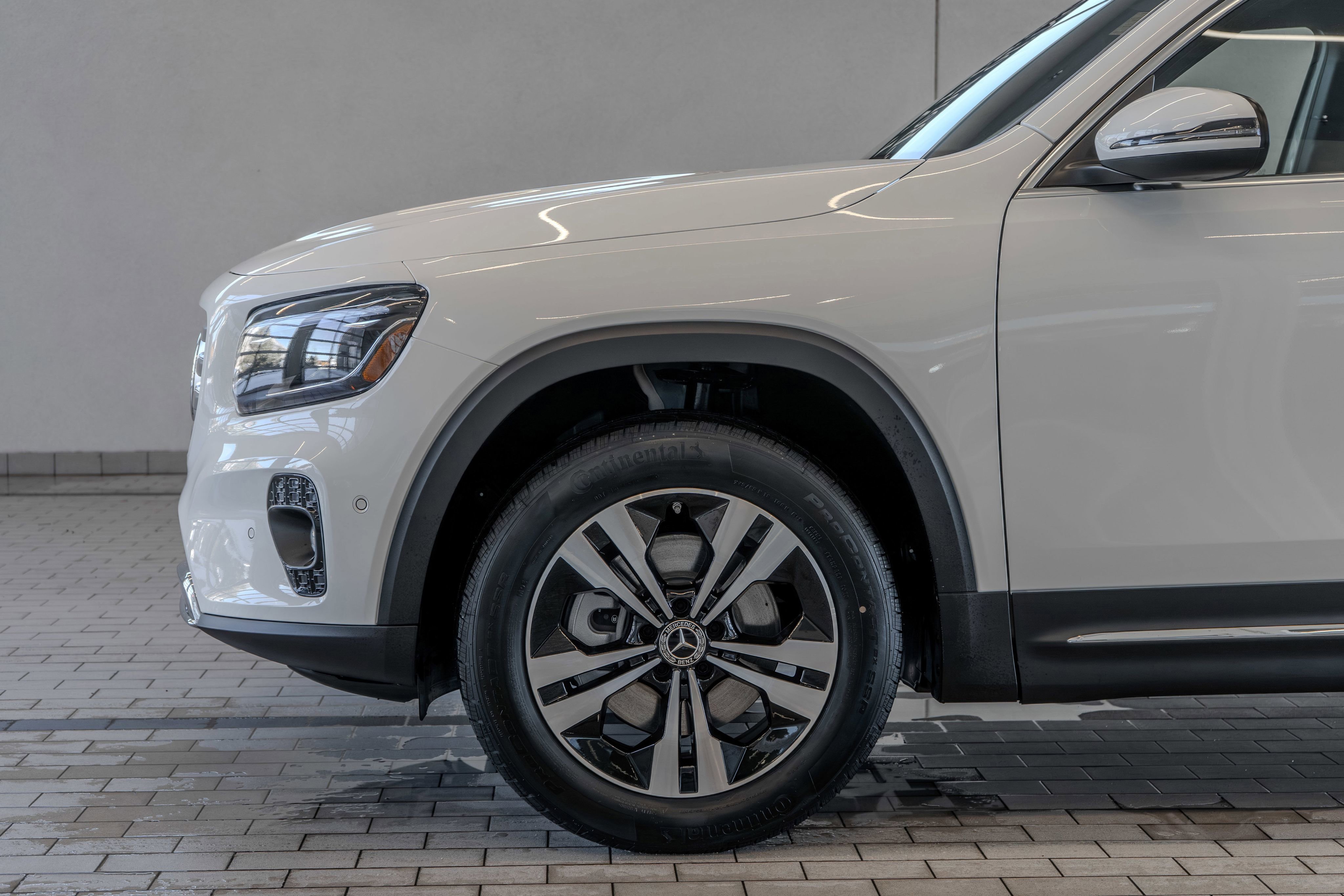 New 2026 Mercedes-Benz GLB 250 4MATIC image 4