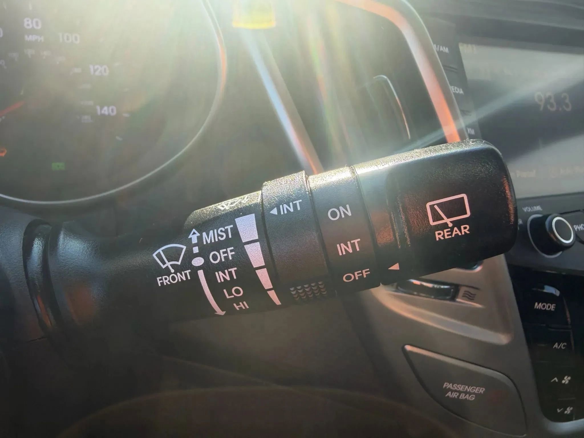 Used 2015 Hyundai Veloster w/ Option Group 03 image 18