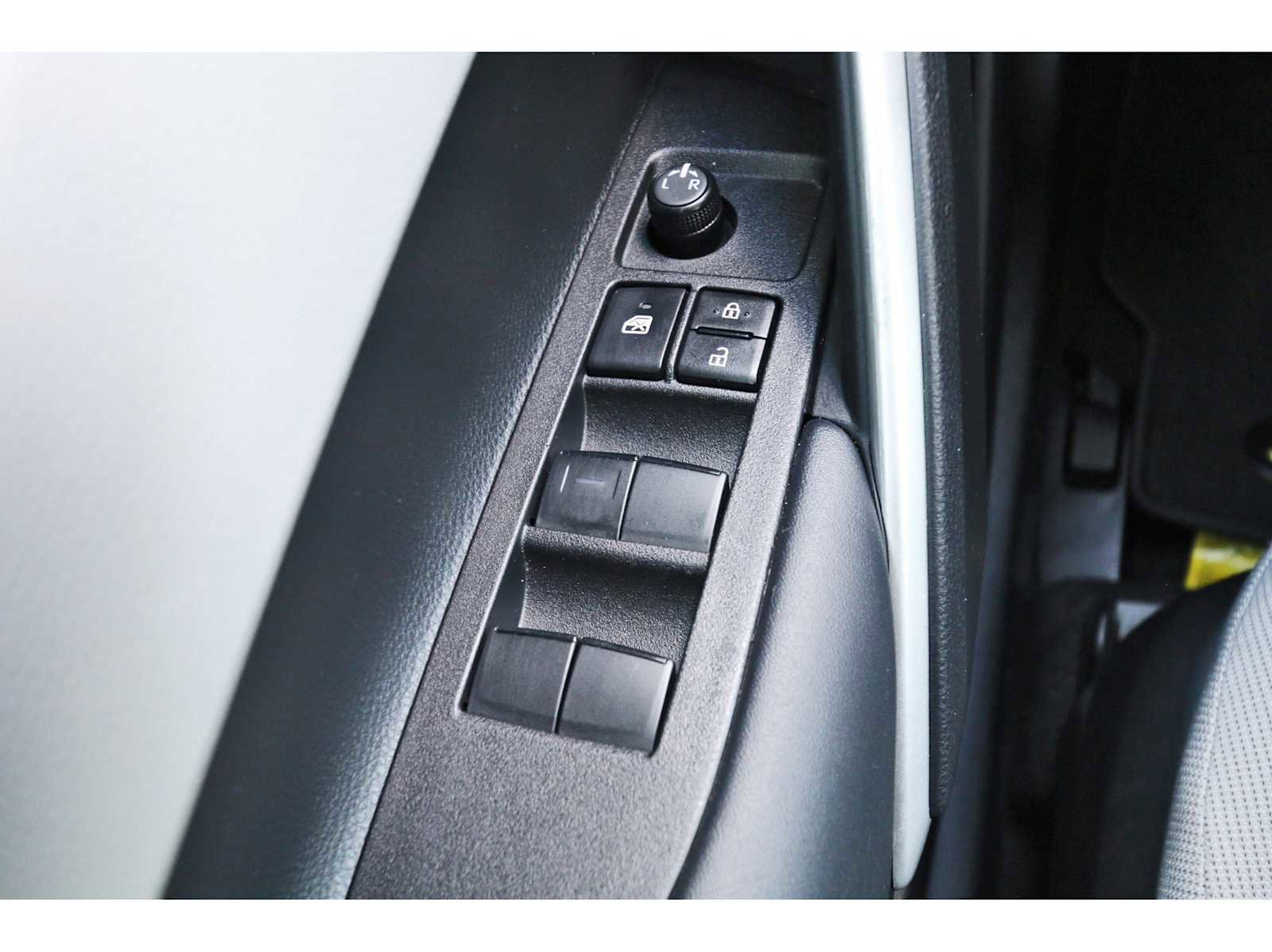 Used 2025 Toyota Corolla Cross L image 20