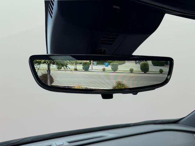 Used 2025 Chevrolet Traverse RS FWD image 24