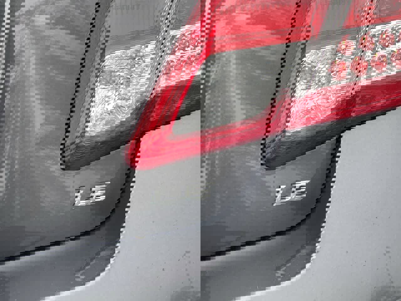 Used 2010 Toyota Camry LE image 34