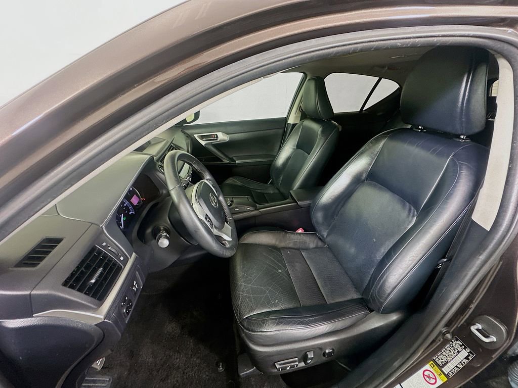 Used 2011 Lexus CT 200h image 21