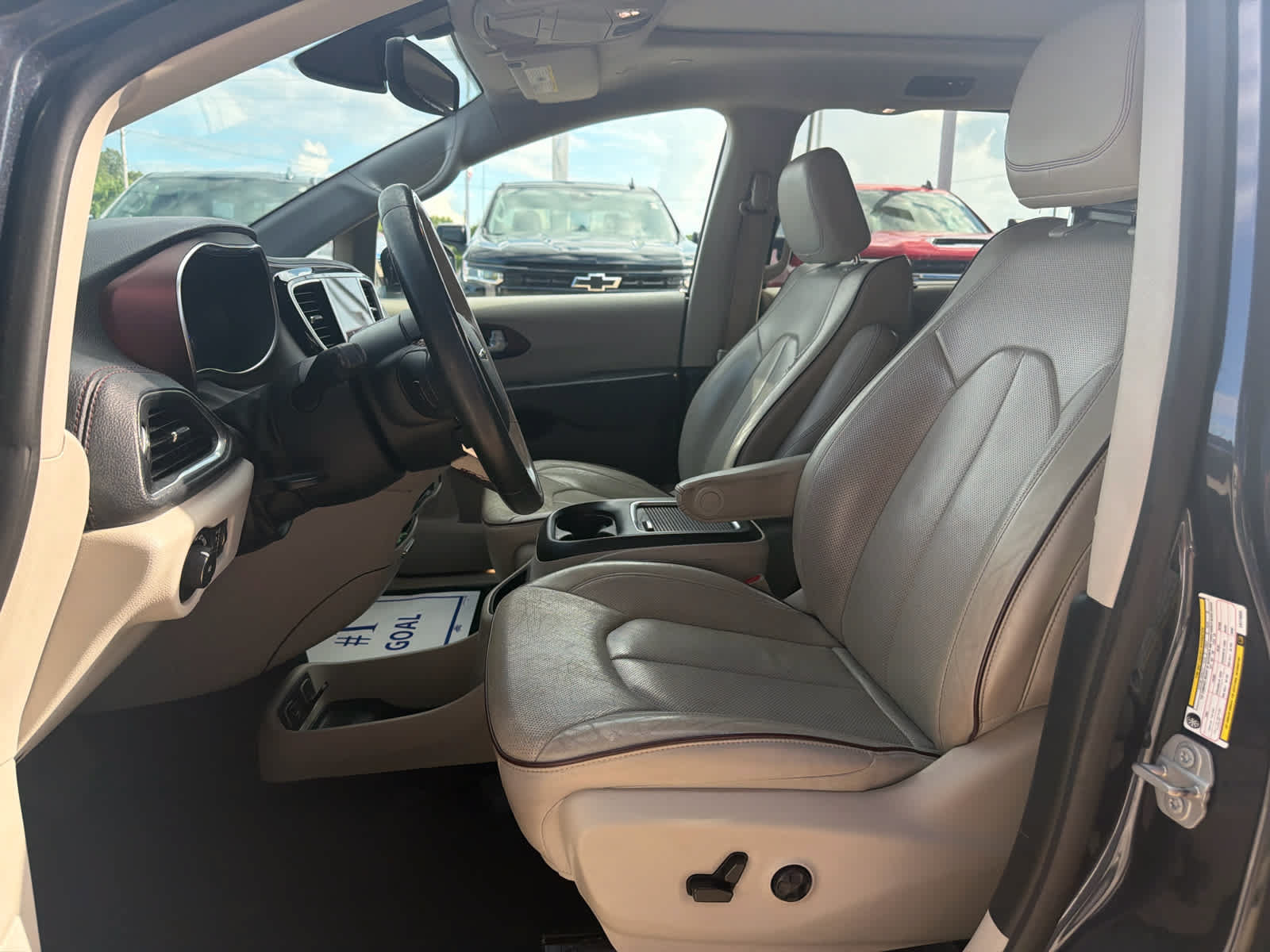 Used 2020 Chrysler Pacifica Limited FWD image 14