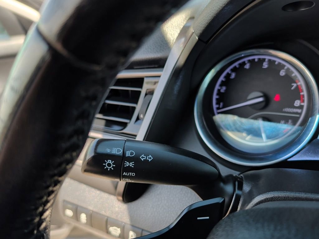 Used 2019 Toyota Camry SE FWD image 23