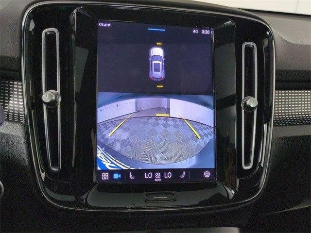 Used 2023 Volvo XC40 B5 Plus image 29