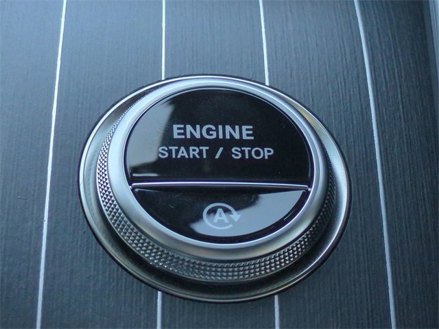 Used 2025 Mercedes-Benz GLC 300 4MATIC image 27