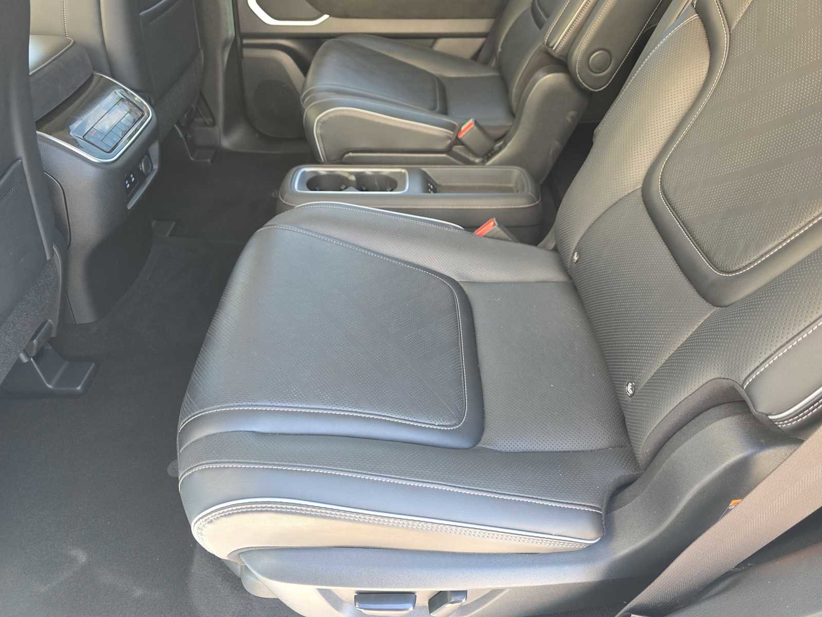 Certified 2025 INFINITI QX80 Luxe image 13