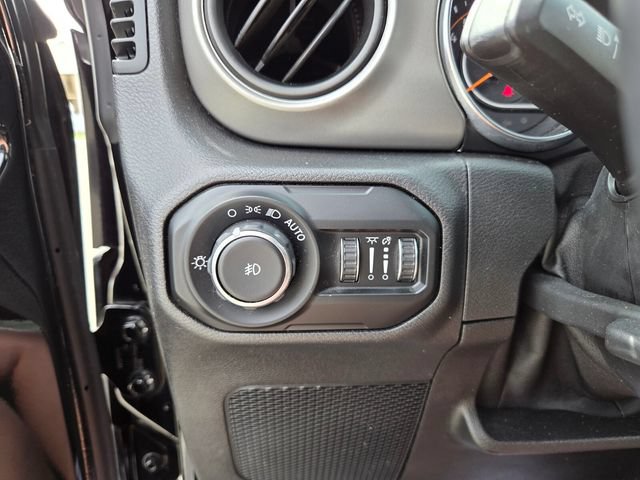 Used 2021 Jeep Wrangler Unlimited Sport AWD/4WD image 28