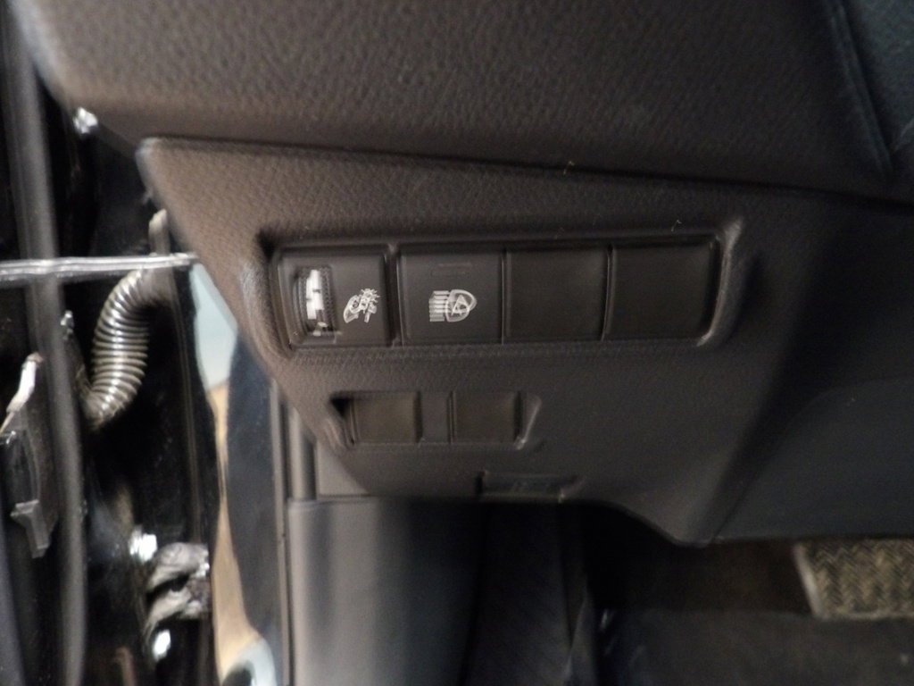 Used 2025 Toyota Corolla Cross LE image 26