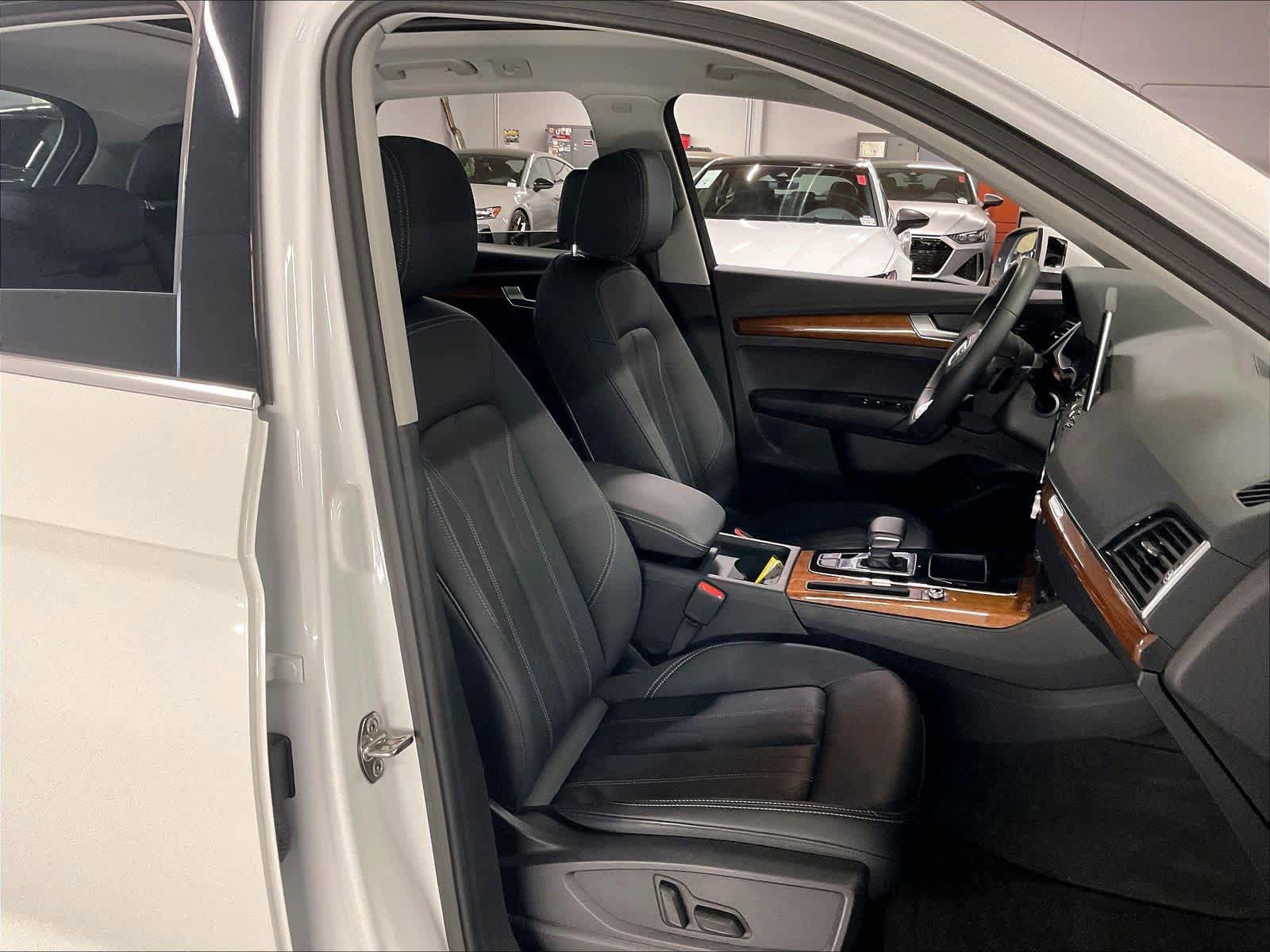 Used 2023 Audi Q5 2.0T Premium w/ Convenience Package image 9
