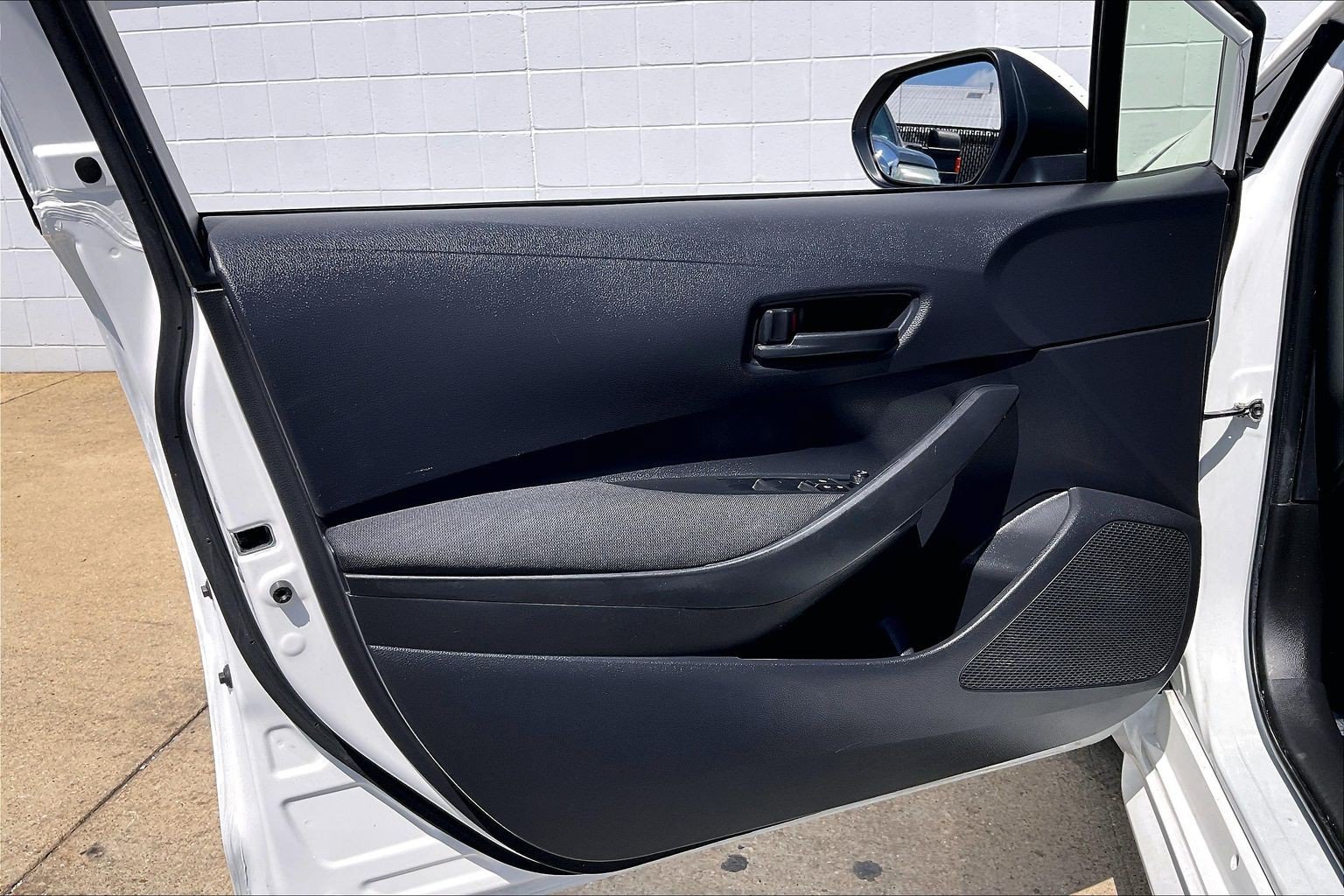 Used 2022 Toyota Corolla LE FWD image 26
