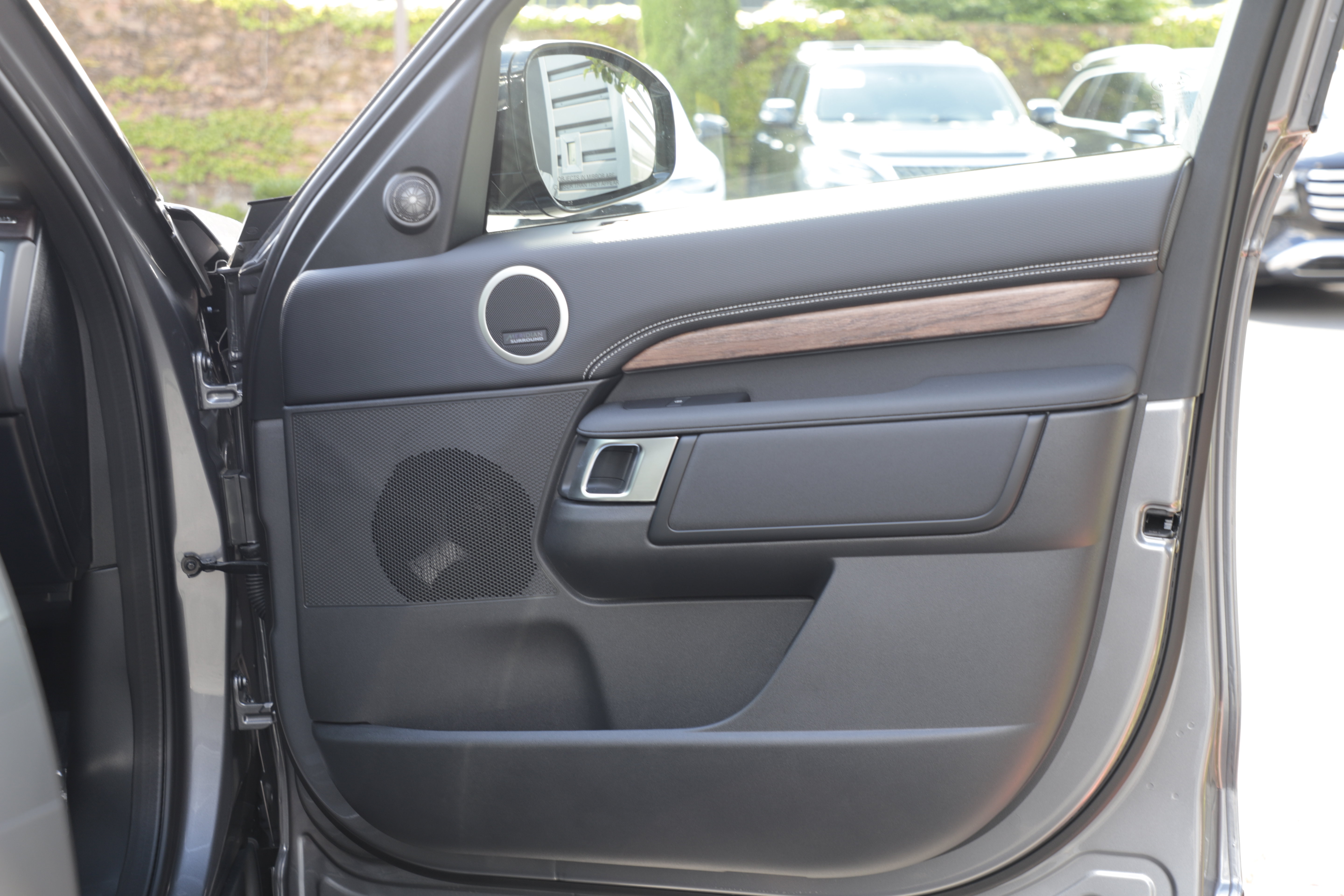 New 2026 Land Rover Discovery Dynamic SE AWD/4WD image 9