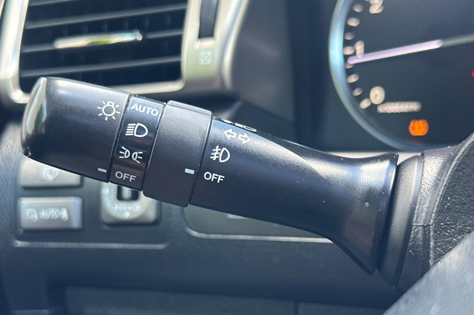 Used 2015 Lexus LX 570 4WD w/ Luxury Package image 34