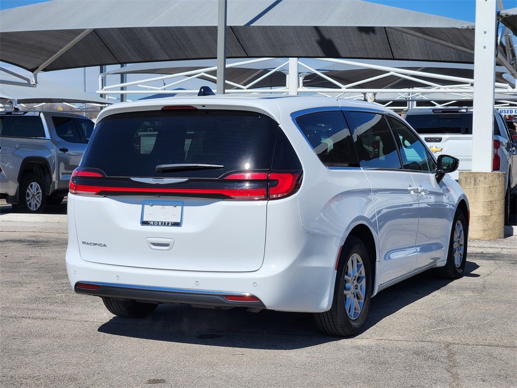 Used 2025 Chrysler Pacifica Select image 39