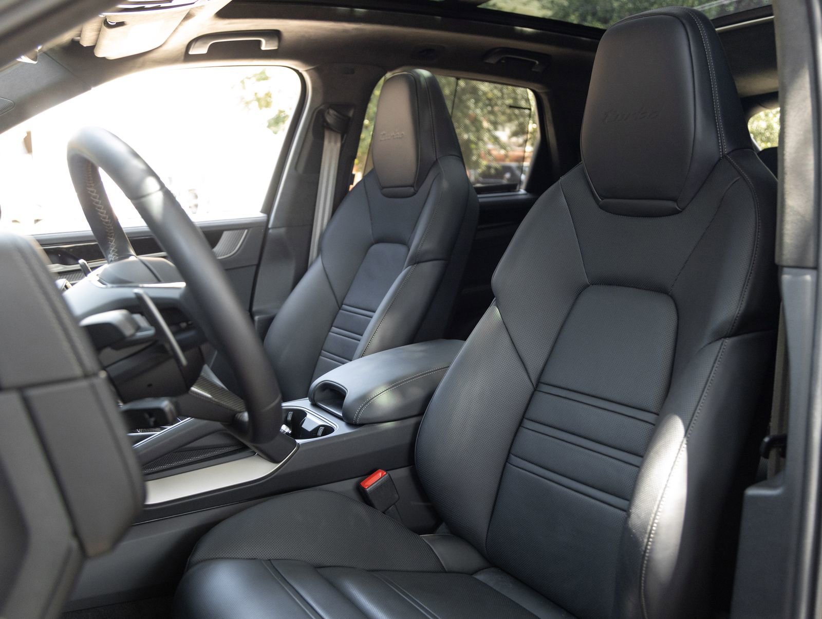 Certified 2025 Porsche Cayenne Turbo AWD/4WD image 5