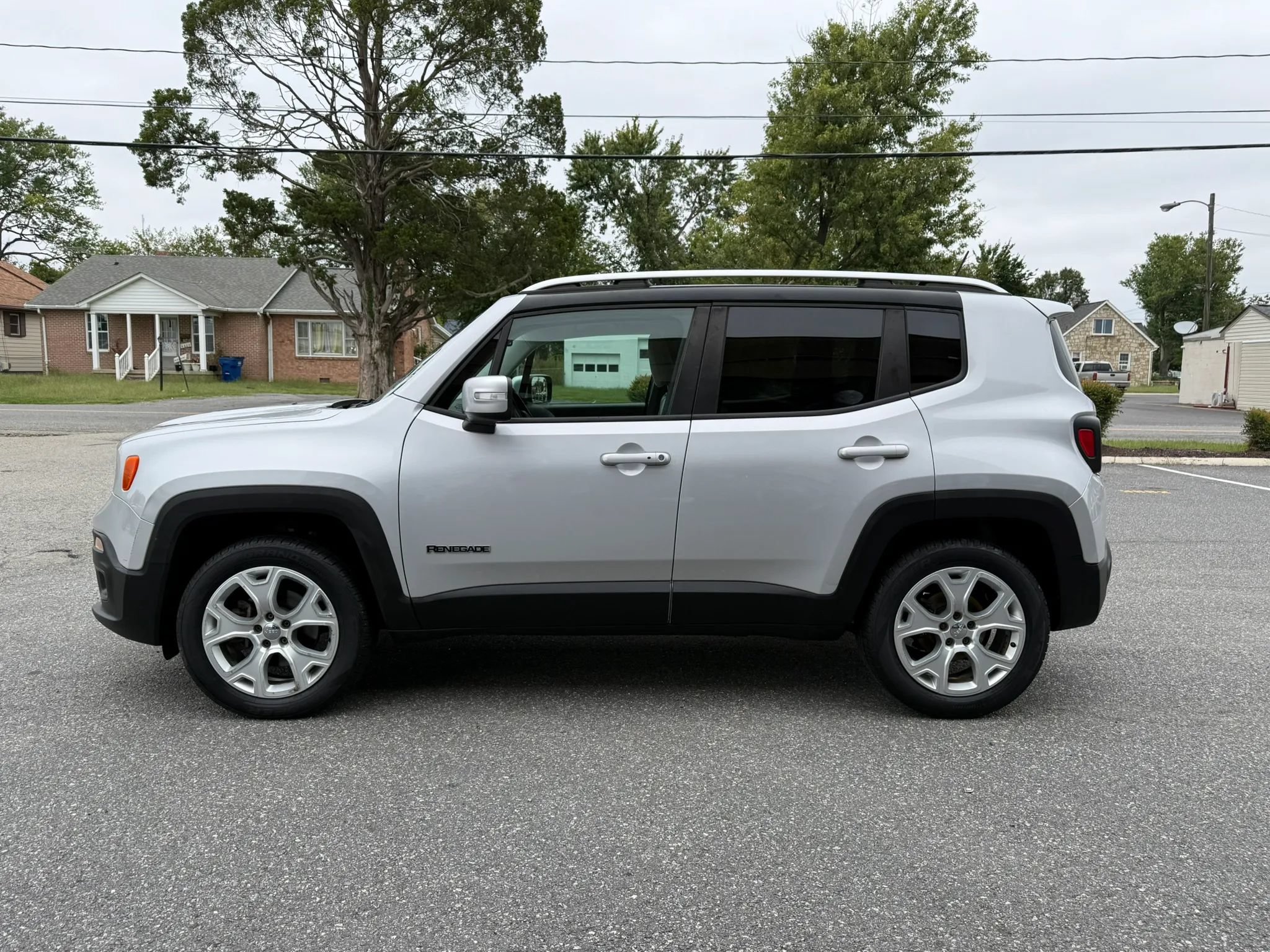 Used 2015 Jeep Renegade Limited AWD/4WD image 16