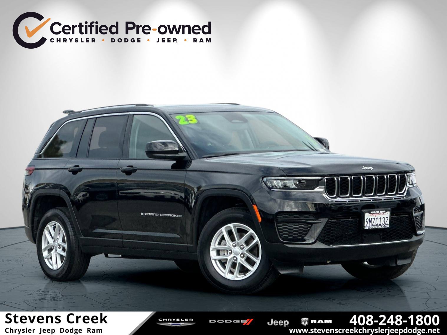 Used 2023 Jeep Grand Cherokee Laredo AWD/4WD image 1