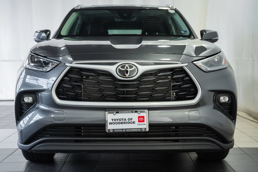 Used 2025 Toyota Highlander XLE AWD/4WD image 2