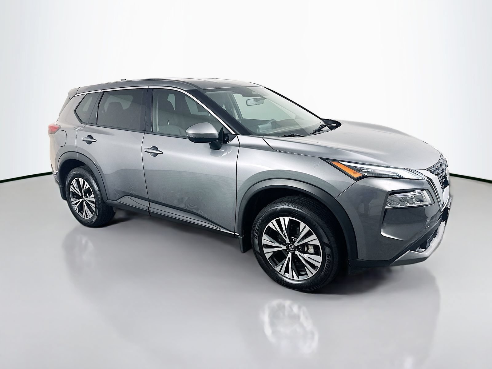 Used 2021 Nissan Rogue SV FWD image 1