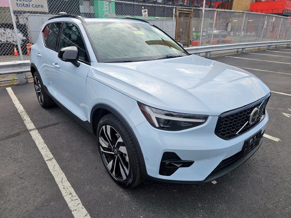 Certified 2025 Volvo XC40 B5 Ultra AWD/4WD image 28