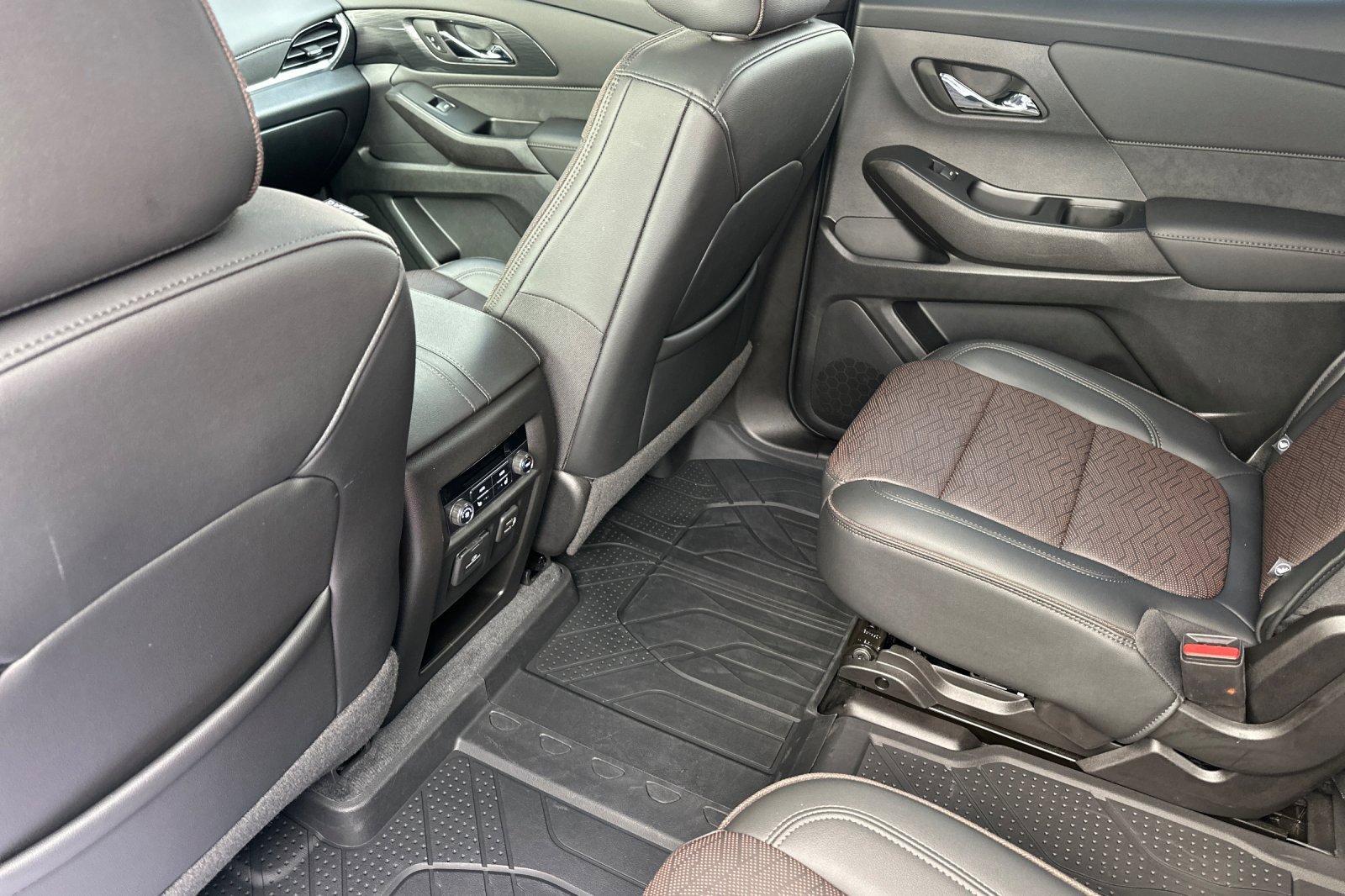 Used 2022 Chevrolet Traverse High Country w/ LPO, Floor Liner Package image 15