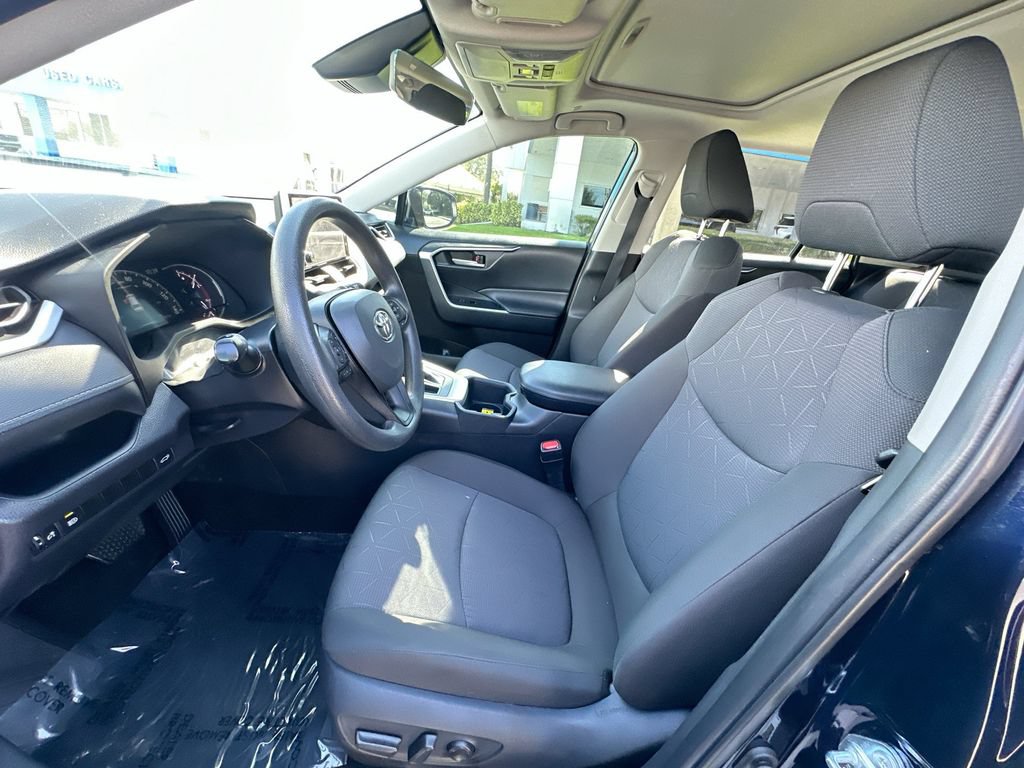 Used 2025 Toyota RAV4 XLE w/ Convenience Package FWD image 19