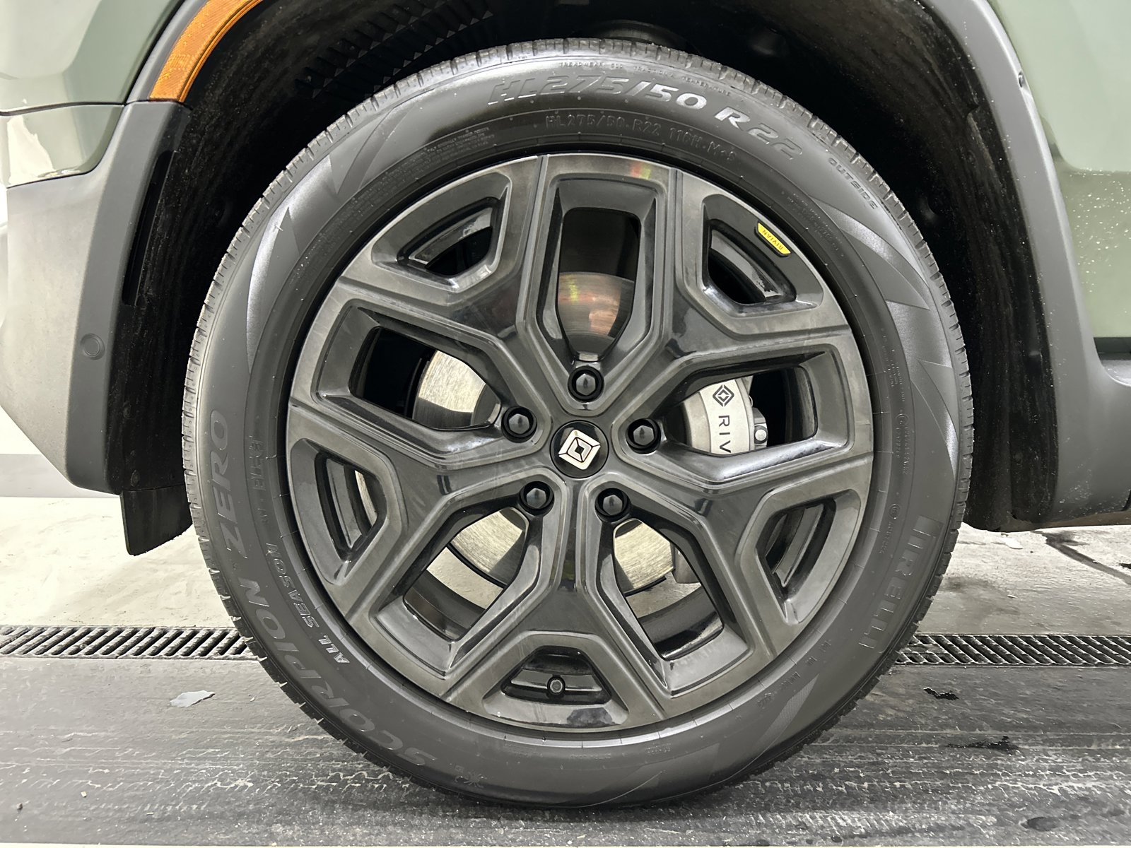 Used 2023 Rivian R1S Adventure image 9