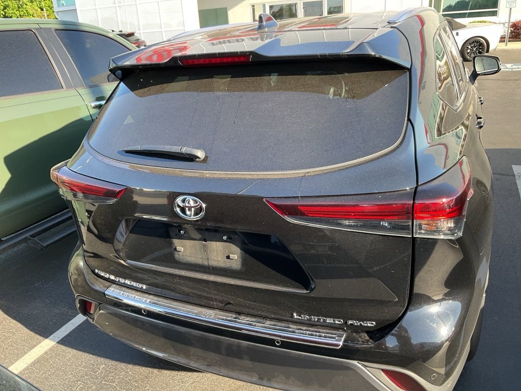 Used 2024 Toyota Highlander Limited AWD/4WD image 8