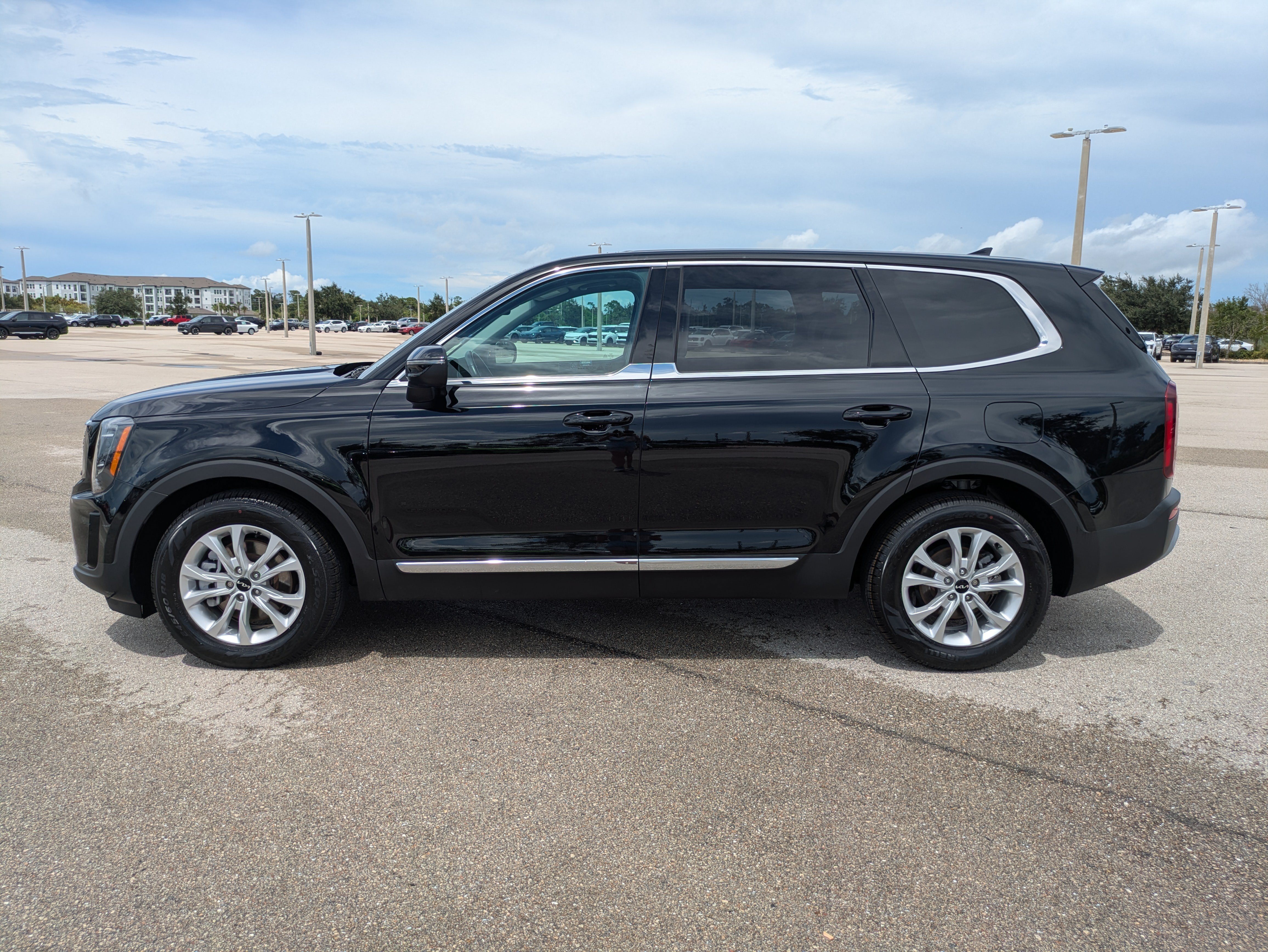 Used 2022 Kia Telluride LX AWD/4WD image 7