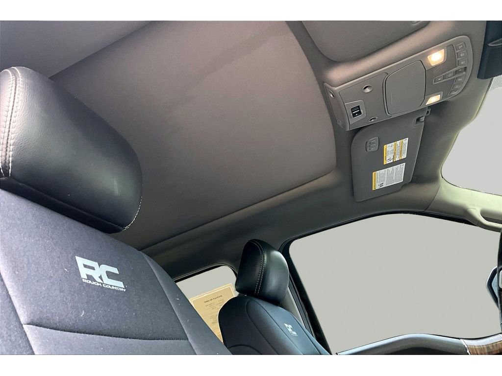 Used 2019 Ford F150 Lariat w/ Equipment Group 502A Luxury AWD/4WD image 19