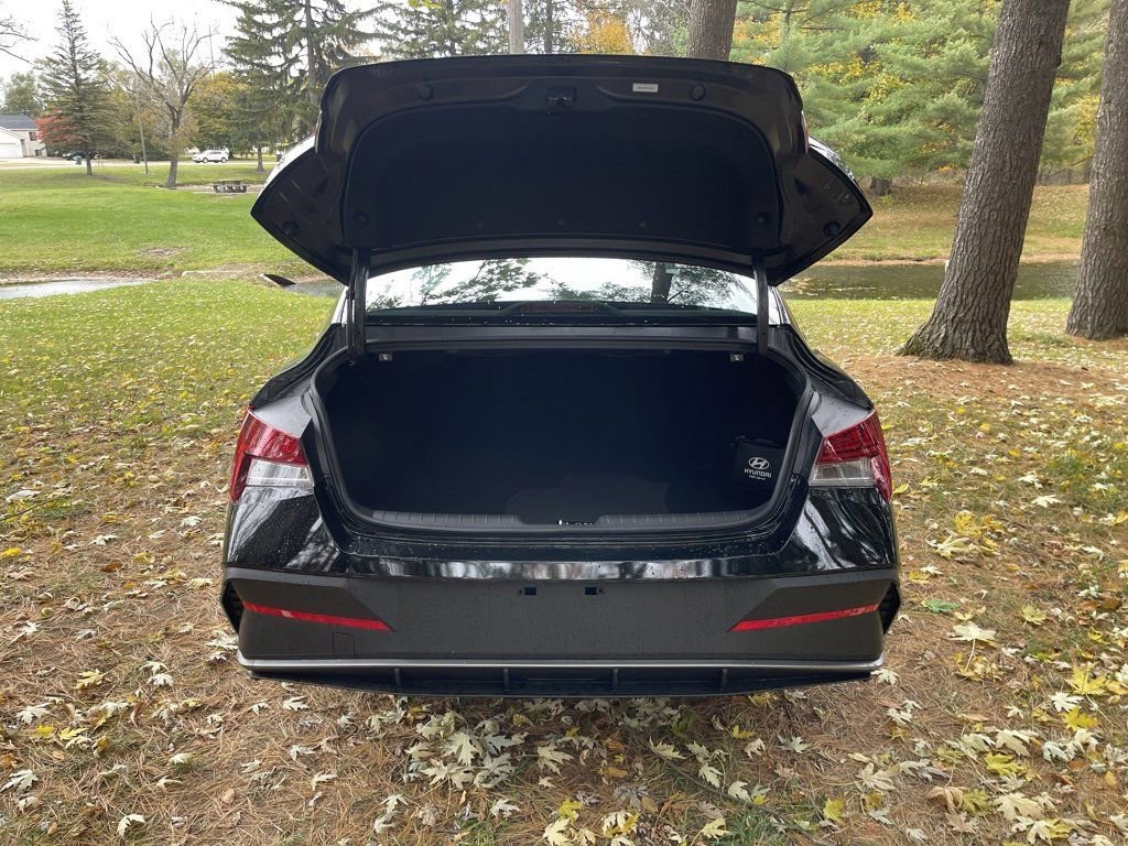 New 2026 Hyundai Elantra Sport image 12