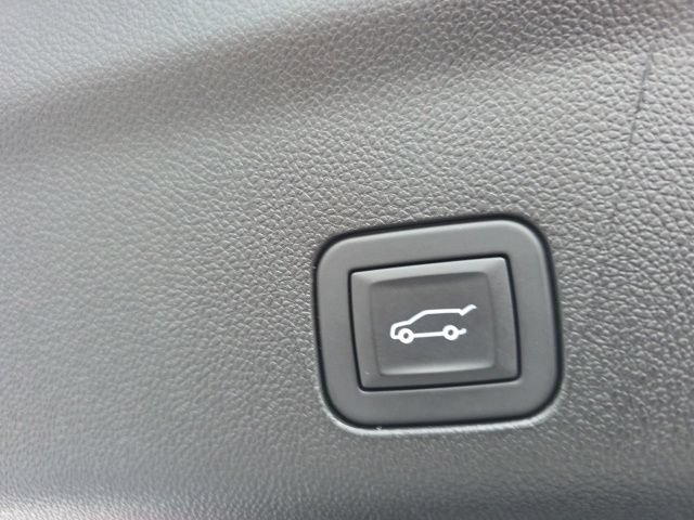 Used 2025 Chevrolet Suburban High Country AWD/4WD image 36
