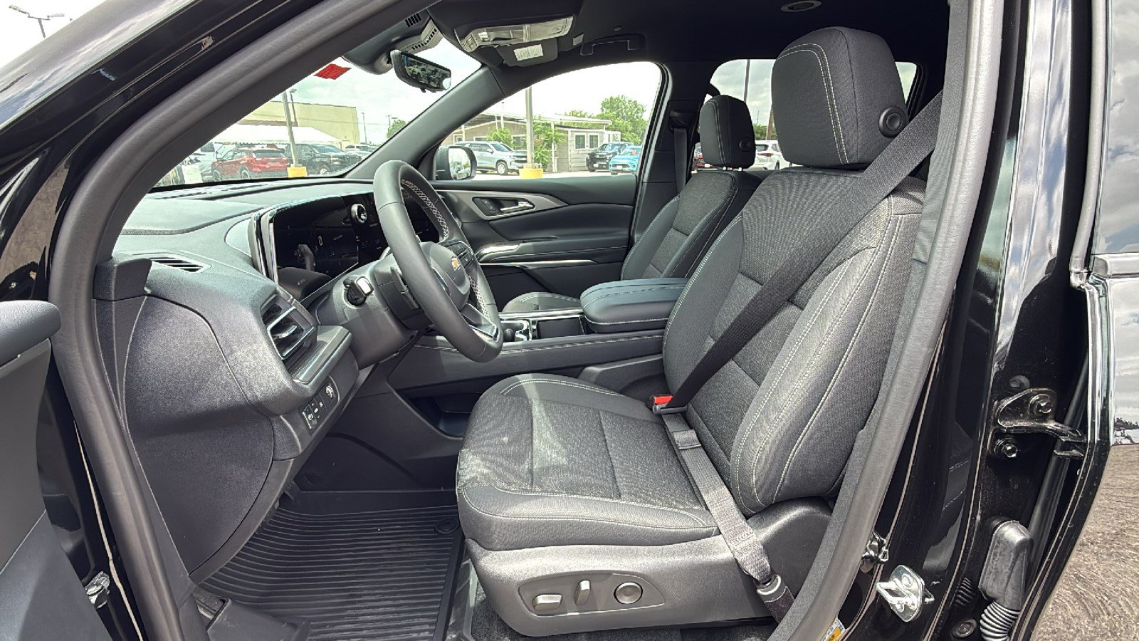 New 2026 Chevrolet Traverse LT w/ Driver Confidence Package FWD image 9