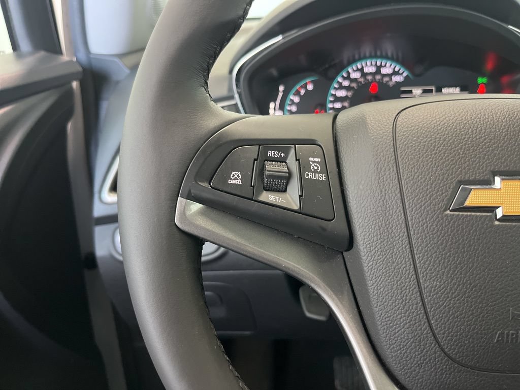 Used 2022 Chevrolet Trax LT w/ LT Convenience Package AWD/4WD image 6