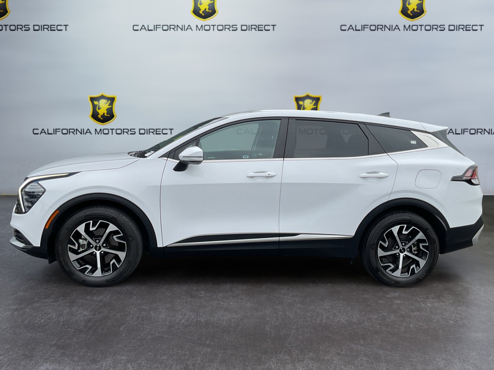 Used 2025 Kia Sportage EX FWD image 8