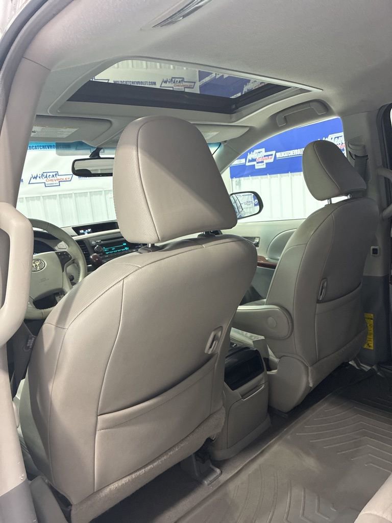 Used 2011 Toyota Sienna XLE image 24