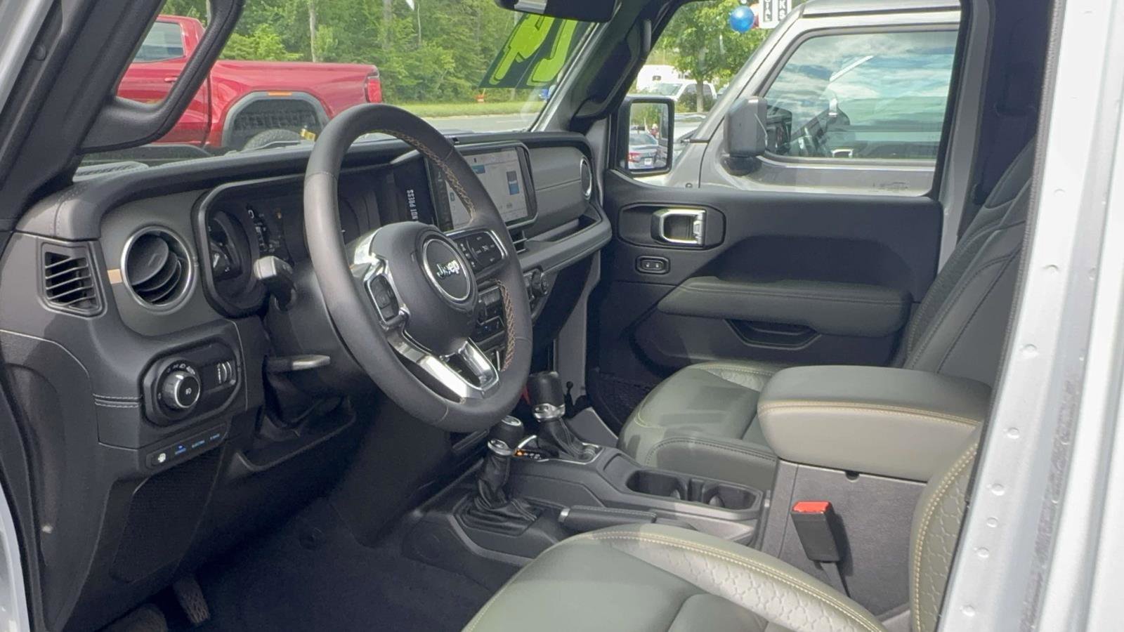 Used 2024 Jeep Wrangler High Altitude AWD/4WD image 30